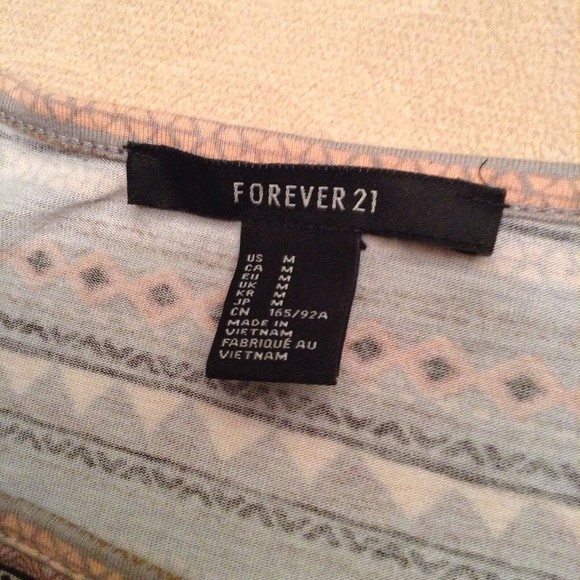 Forever 21 Women's Top Batwing Sleeve Shirt Tribal Pattern Size M - Picture 2 of 3